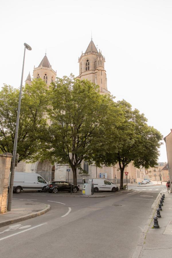 Suite Romanee 6 Personnes Vue Cathedrale 2 Places De Parking Дижон Екстериор снимка