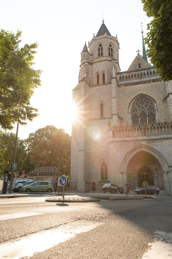 Suite Romanee 6 Personnes Vue Cathedrale 2 Places De Parking Дижон Екстериор снимка